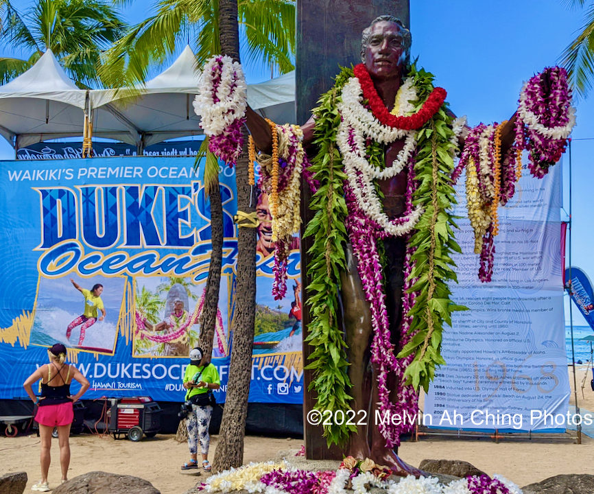 Duke Kahanamoku statue draped with lei in Waikiki